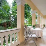 Lägenhetshotell Diana 4*