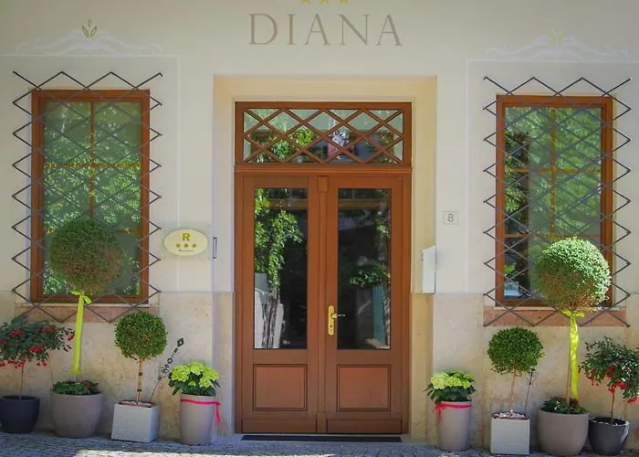 Ξενοδοχείο με διαμερίσματα Diana 4*